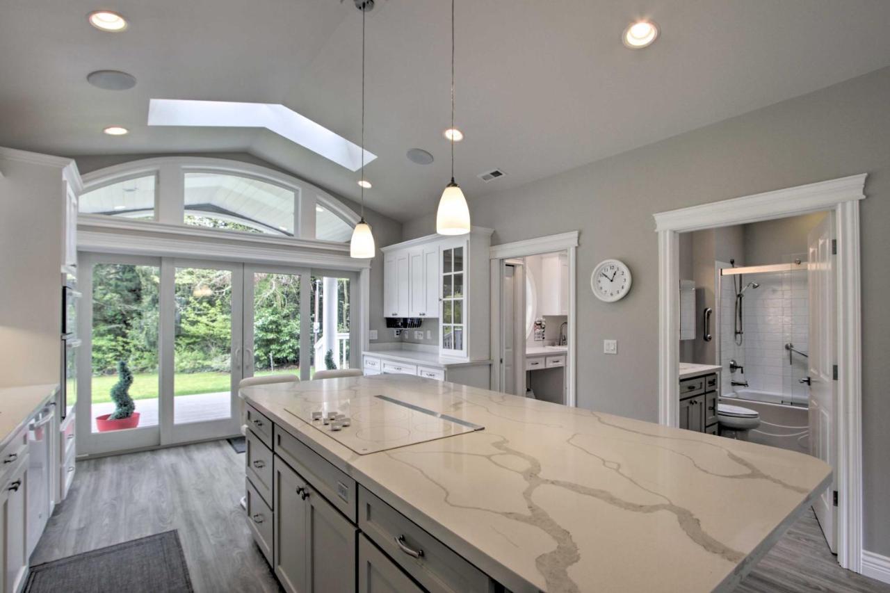Contemporary Tacoma Cottage With Deck And Pond! Екстер'єр фото