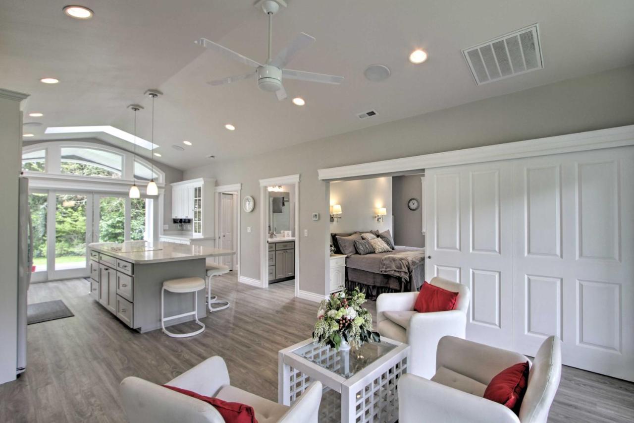Contemporary Tacoma Cottage With Deck And Pond! Екстер'єр фото